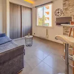 Contemporary 2p Just Steps From The Apartman