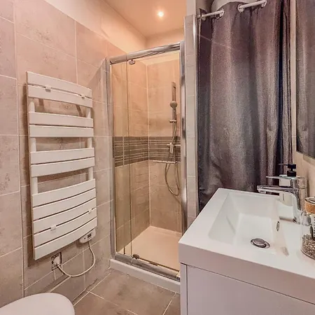 Contemporary 2p Just Steps From The Cagnes-sur-Mer