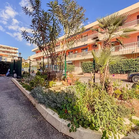 Contemporary 2p Just Steps From The * Cagnes-sur-Mer
